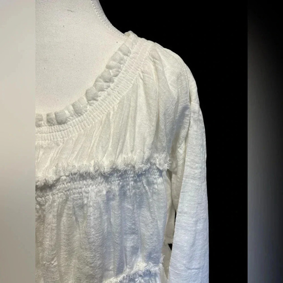 Free People ivory colored ladies top size XS
BIN 29 - Picture 3 of 9